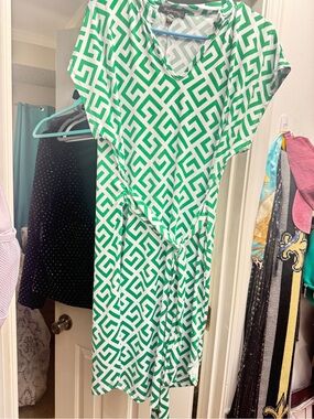 Lexington Avenue NYC medium Green & White Geometric Tie-Waist Women’s Dress